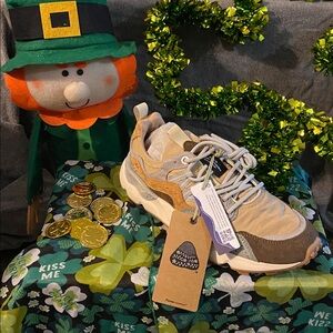 Flower Mountain Women's Sneakers - Tan and Cream